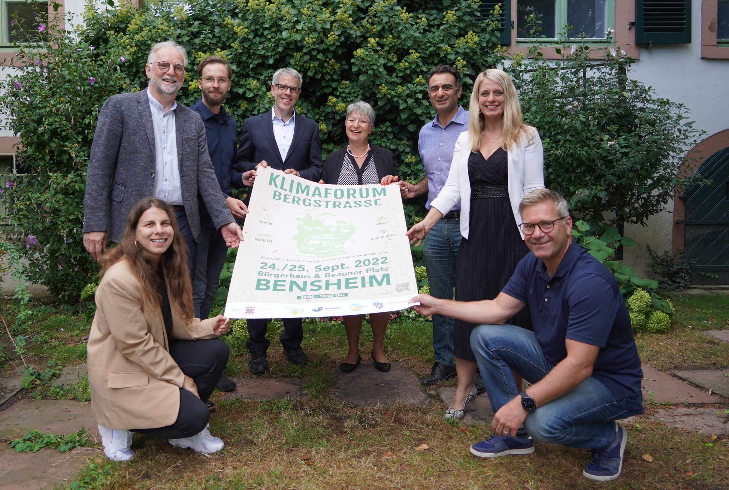Freuen sich auf das Klimaforum Bergstraße 2022 in Bensheim: (v.l.n.r.) Adriana Filippone, Reiner Pfuhl, Klimaschutzmanager des Kreises Bergstraße, Harry Hegenbarth, Landrat Christian Engelhardt, Bürgermeisterin Christine Klein, Stadtrat Adil Oyan, Corinna Simeth, Leiterin der Abteilung Grundsatz und Kreisentwicklung des Kreises Bergstraße, sowie Frank Wienecke, Klimaschutzmanager der Stadt Bensheim. Freuen sich auf das Klimaforum Bergstraße 2022 in Bensheim: (v.l.n.r.) Adriana Filippone, Reiner Pfuhl, Klimaschutzmanager des Kreises Bergstraße, Harry Hegenbarth, Landrat Christian Engelhardt, Bürgermeisterin Christine Klein, Stadtrat Adil Oyan, Corinna Simeth, Leiterin der Abteilung Grundsatz und Kreisentwicklung des Kreises Bergstraße, sowie Frank Wienecke, Klimaschutzmanager der Stadt Bensheim.